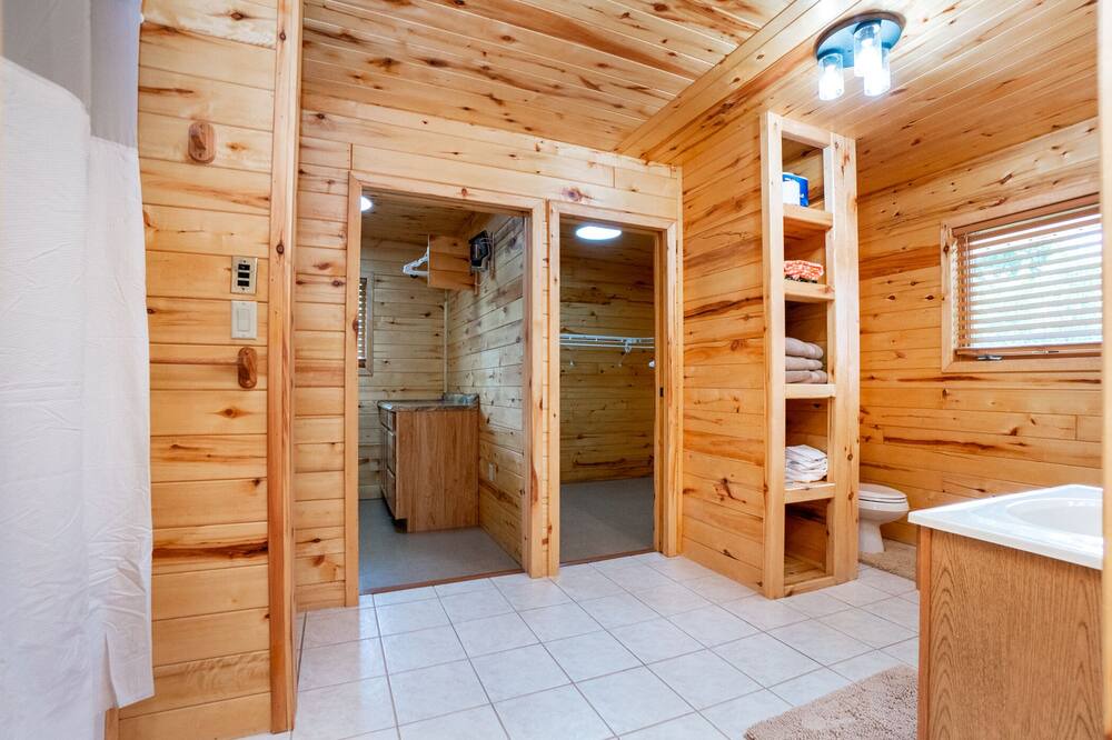Photo of Bathroom in Yantis
