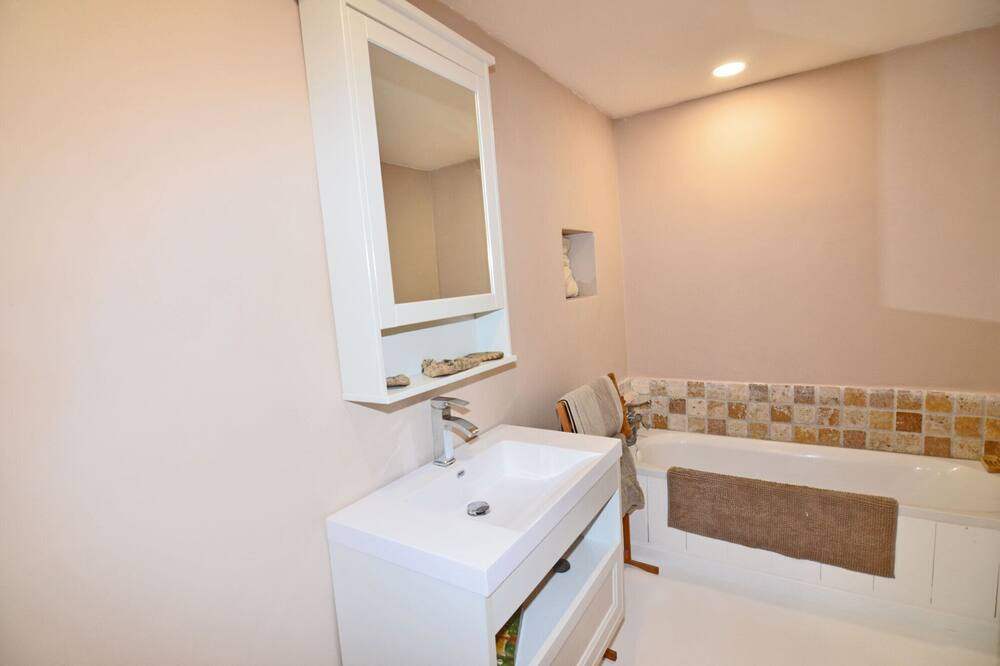 Photo of Bathroom in Bize-Minervois