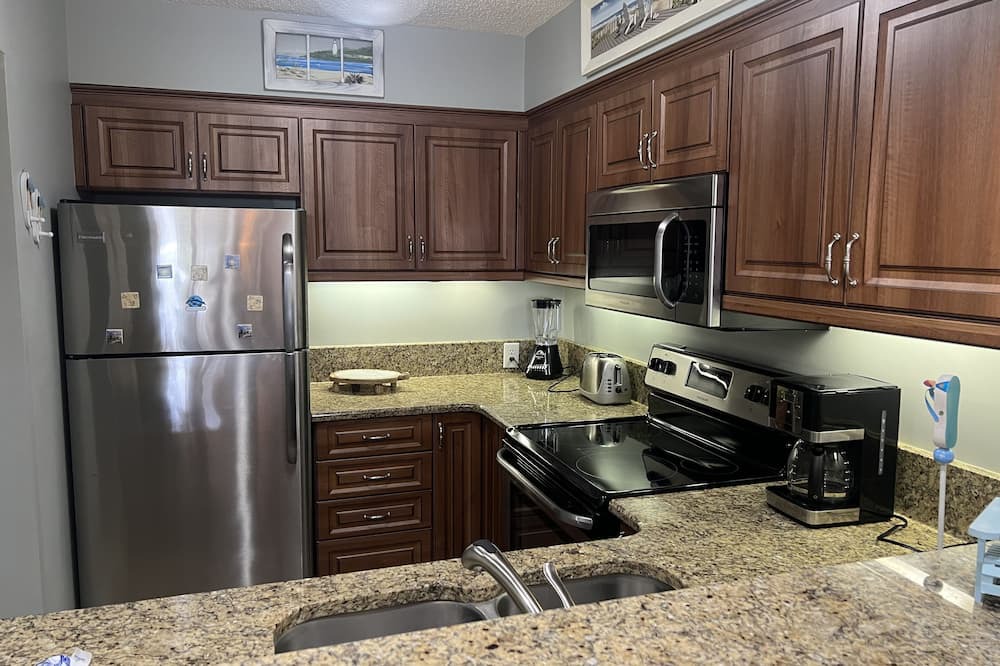 Photo of Kitchen in Arcadian Shores
