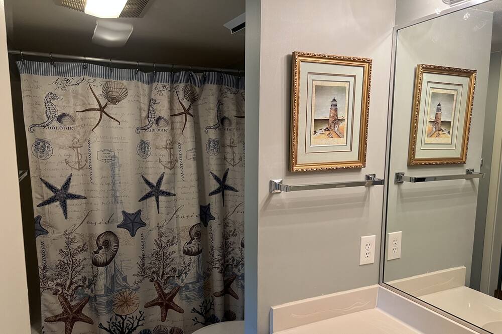 Photo of Bathroom in Arcadian Shores