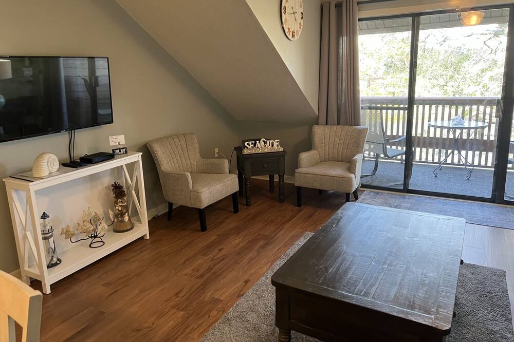 Photo of Livingroom in Arcadian Shores