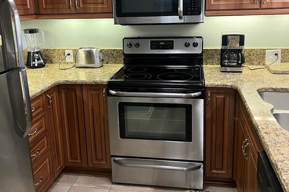Photo of Kitchen in Arcadian Shores