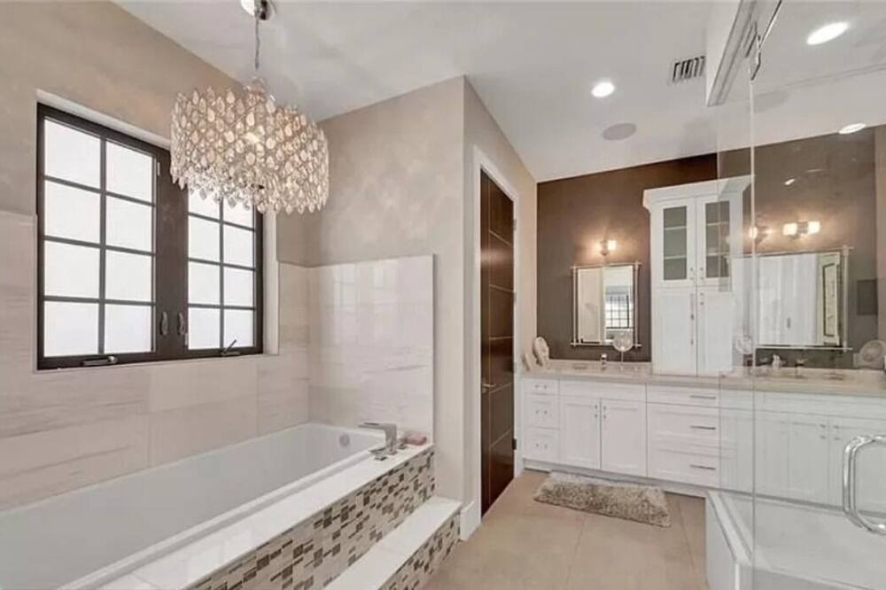 Photo of Bathroom in Colee Hammock