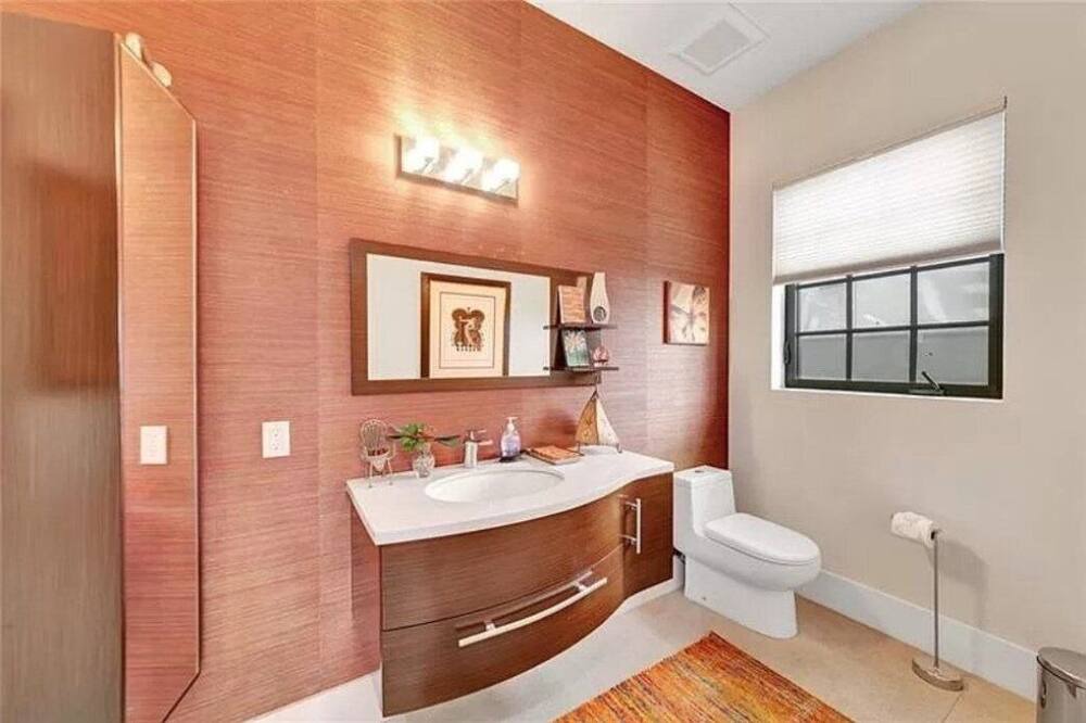 Photo of Bathroom in Colee Hammock