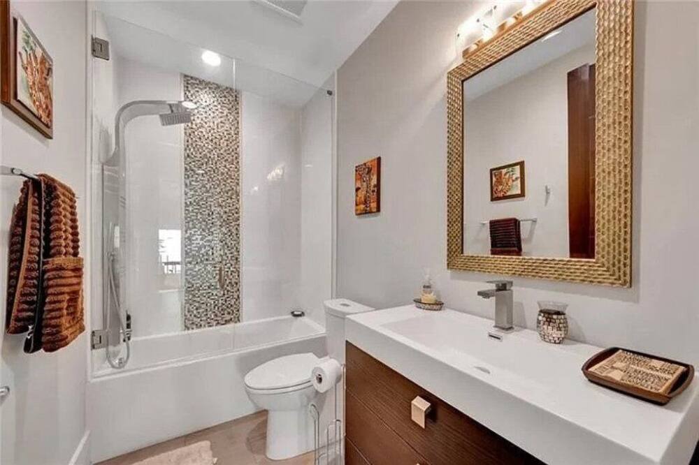 Photo of Bathroom in Colee Hammock