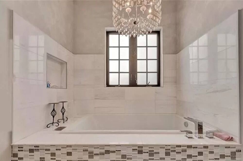 Photo of Bathroom in Colee Hammock