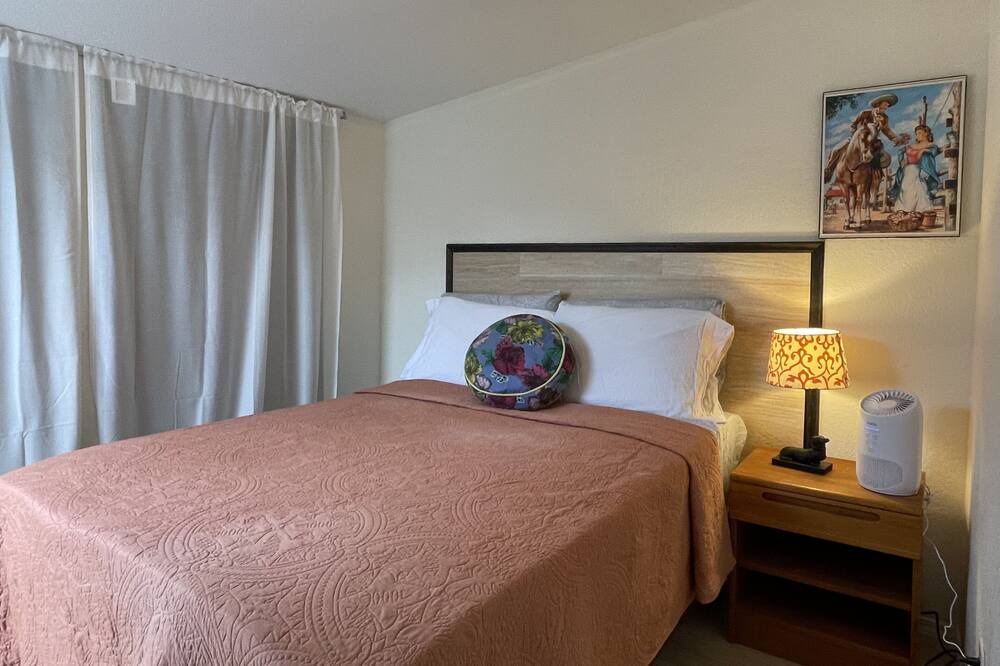 Photo of Bedroom in Northwest Los Angeles Heights