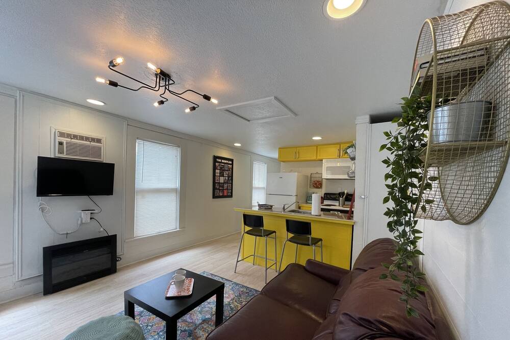 Photo of Livingroom in Northwest Los Angeles Heights