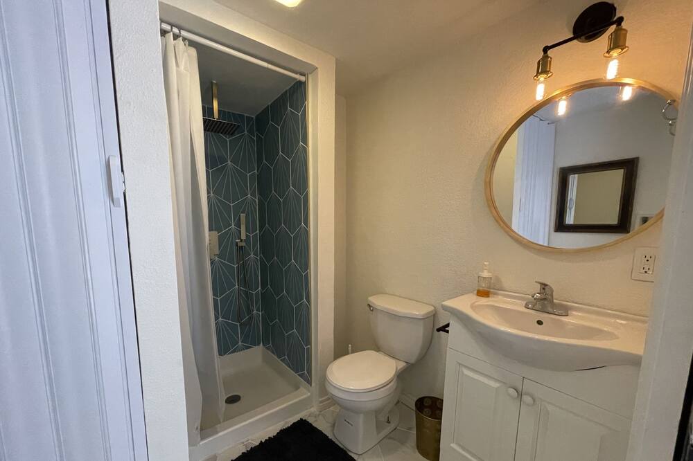 Photo of Bathroom in Northwest Los Angeles Heights