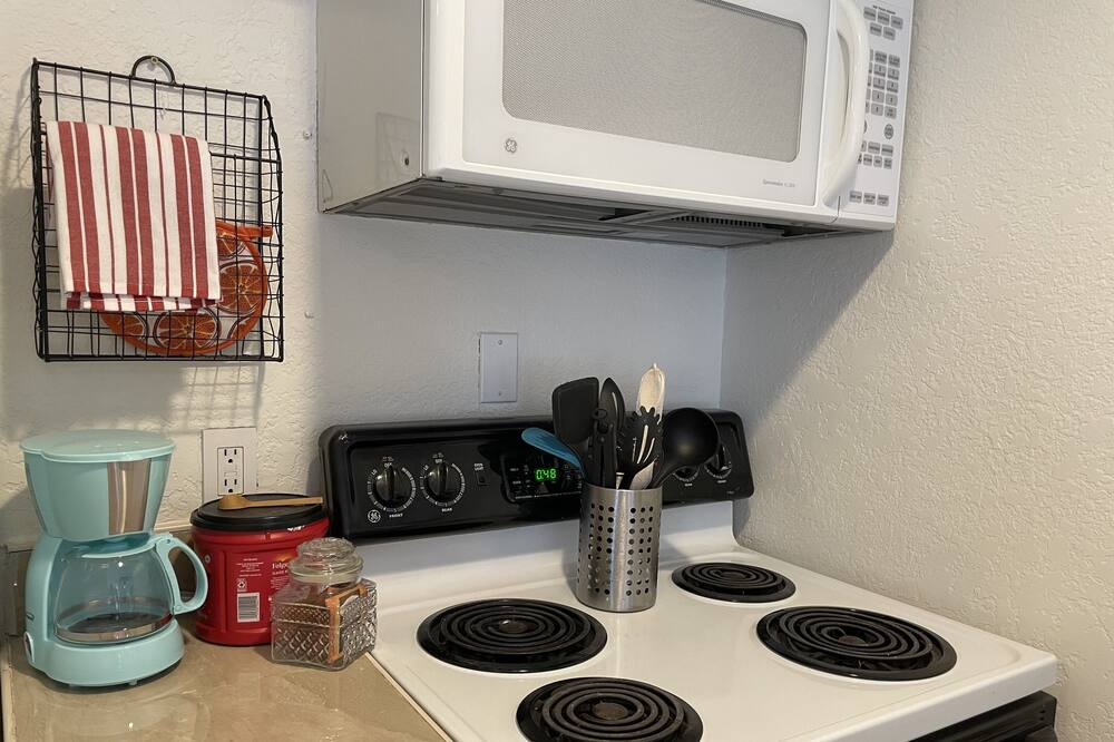 Photo of Kitchen in Northwest Los Angeles Heights