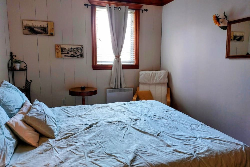 Photo of Bedroom in Terrebonne