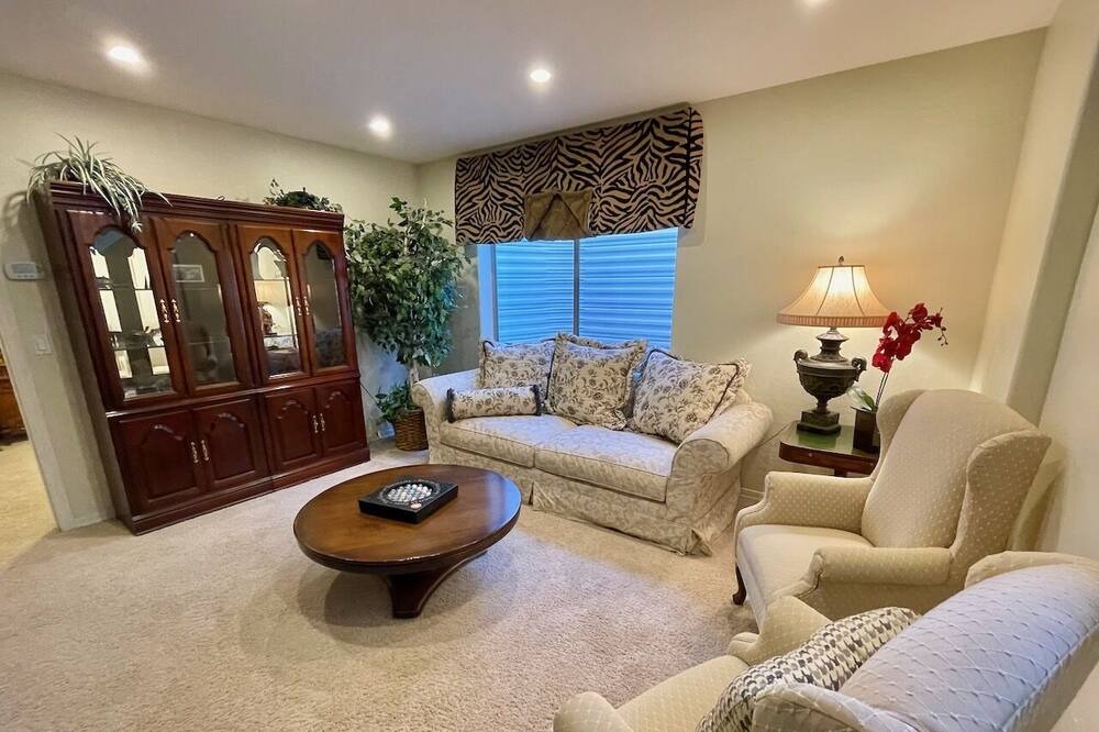 Photo of Livingroom in Ocotillo