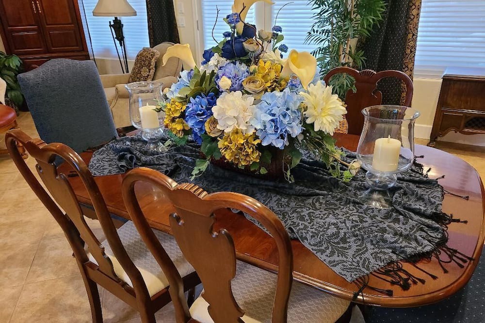 Photo of Livingroom in Ocotillo