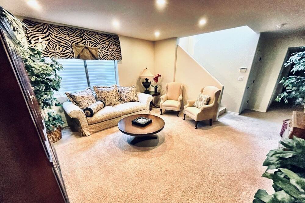 Photo of Livingroom in Ocotillo