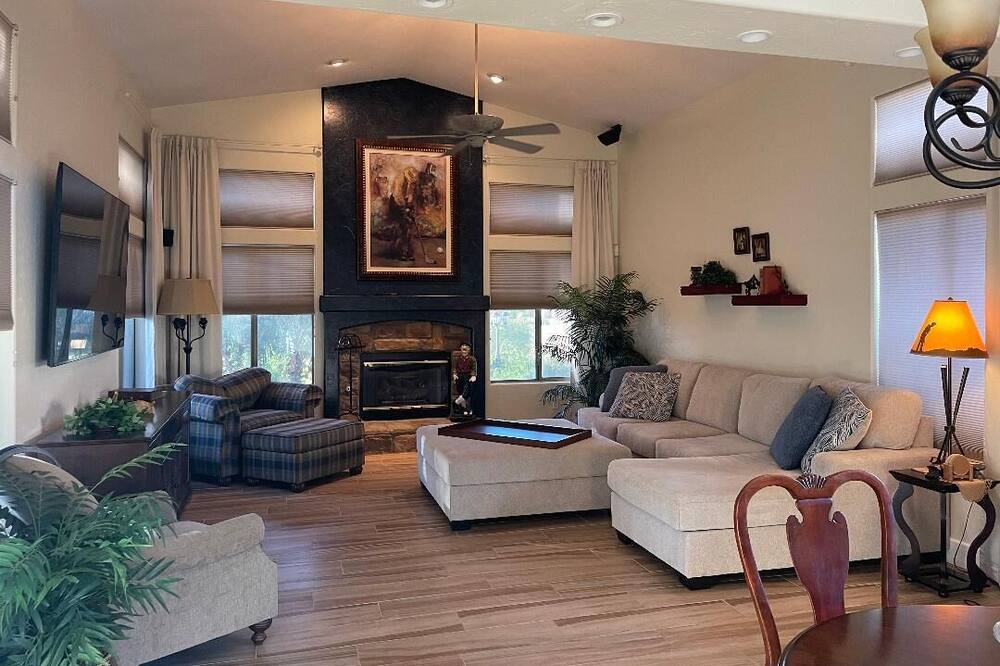 Photo of Livingroom in Ocotillo