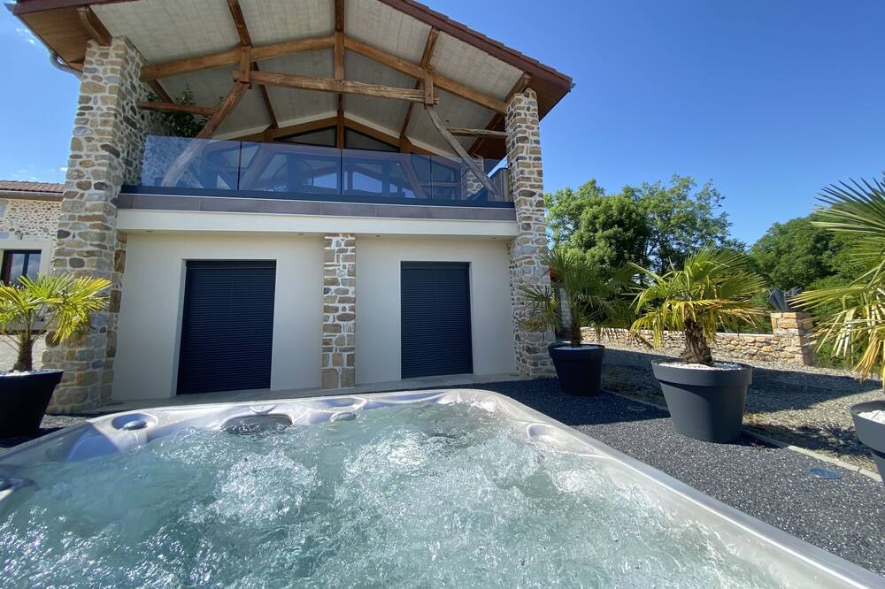 Photo of Outdoor in Villeneuve-Lecussan