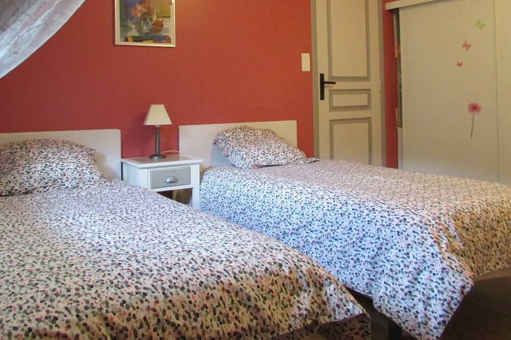 Photo of Bedroom in Golinhac