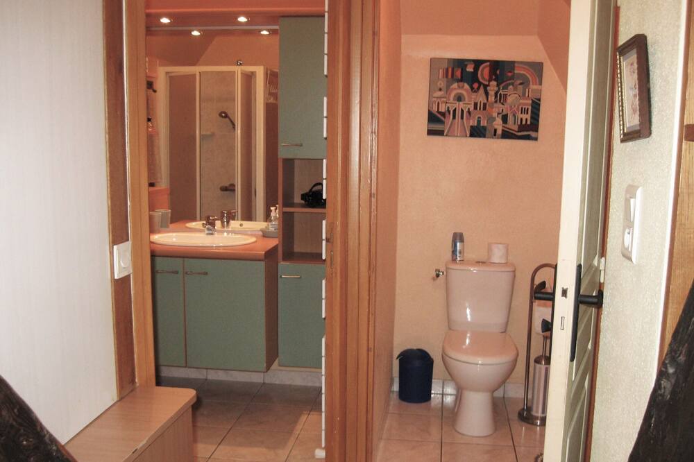 Photo of Bathroom in Golinhac