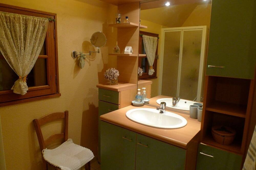 Photo of Bathroom in Golinhac