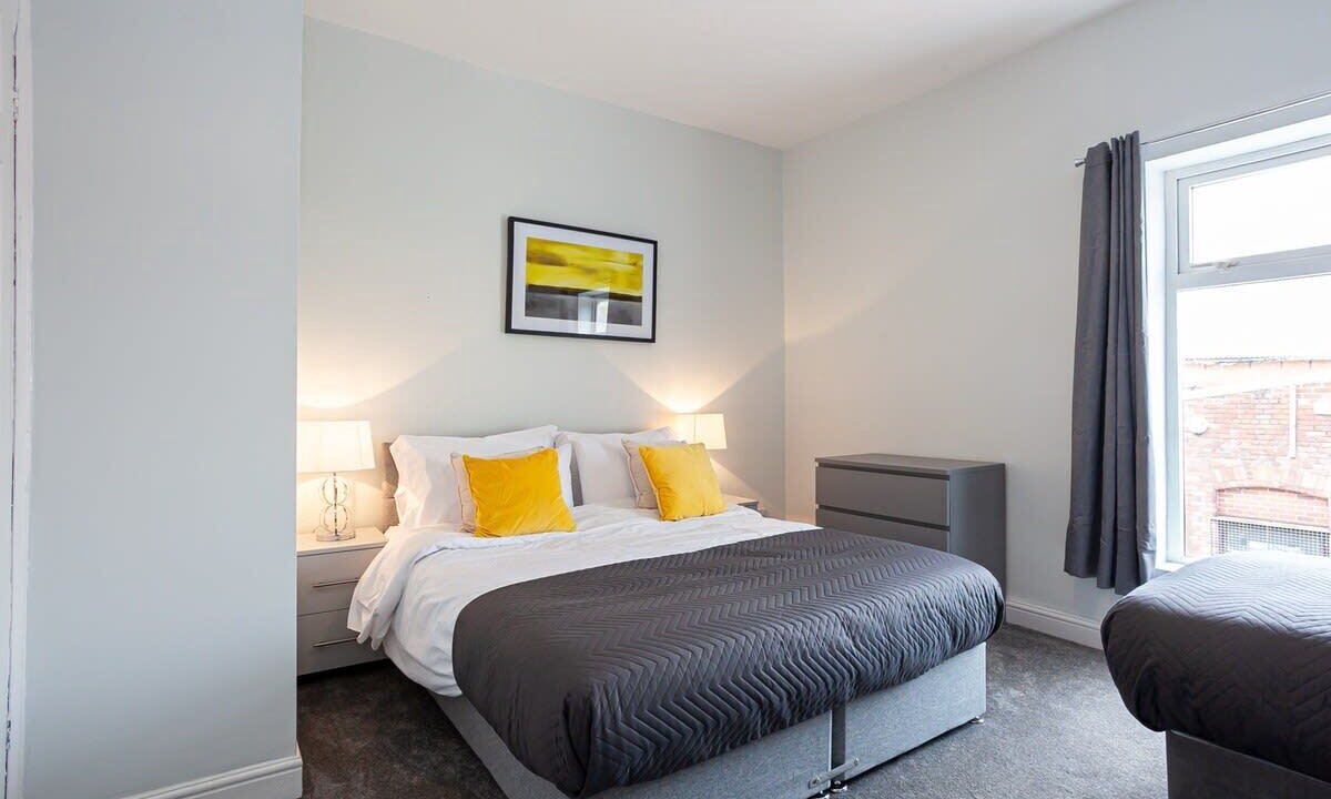 Photo of Others in Darcy Lever