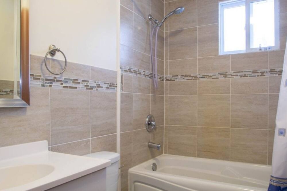 Photo of Bathroom in Carden