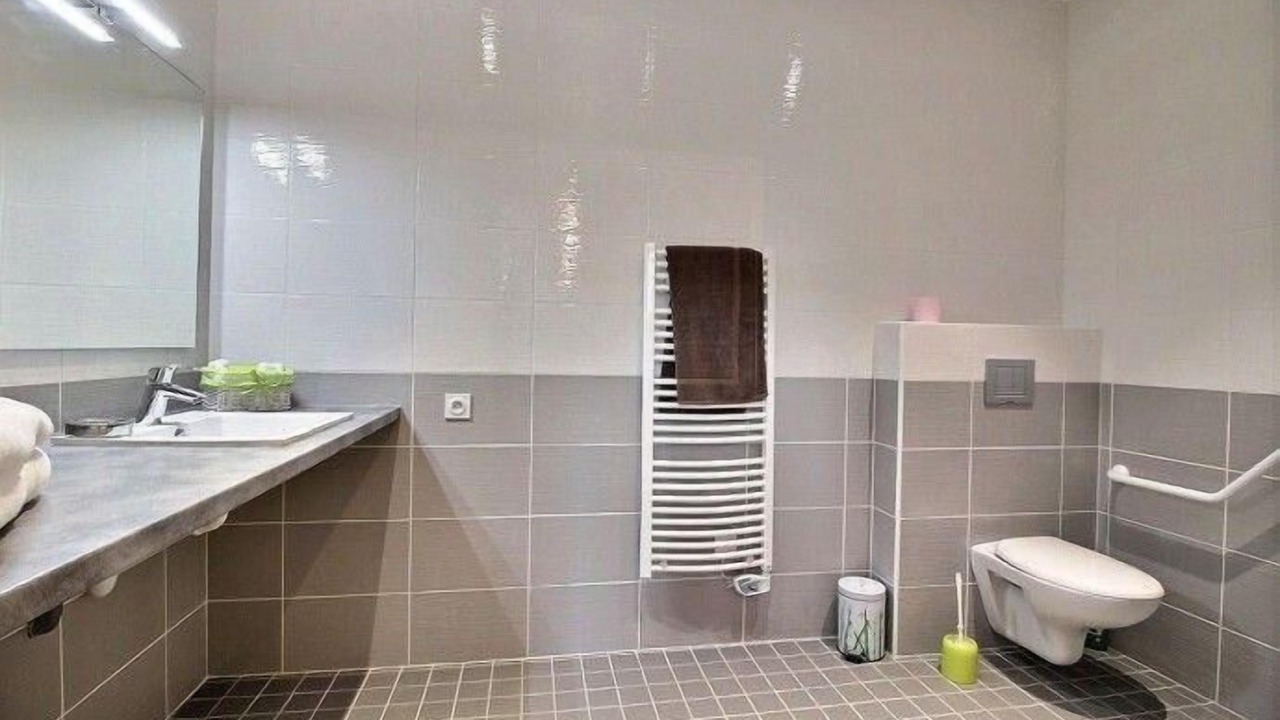 Photo of Others in Le Ru