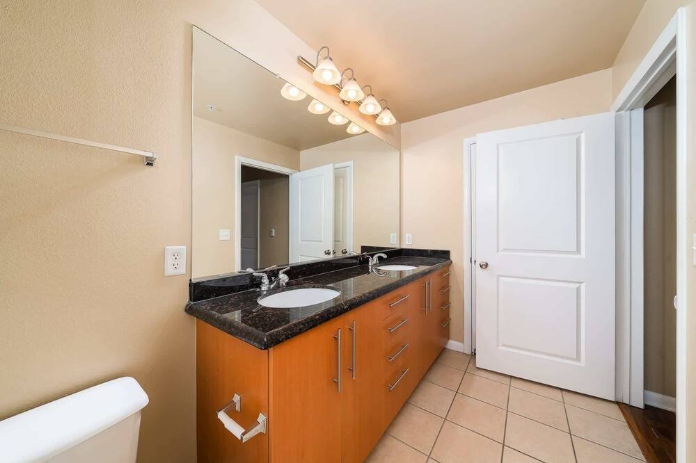 Photo of Bathroom in Cityplace