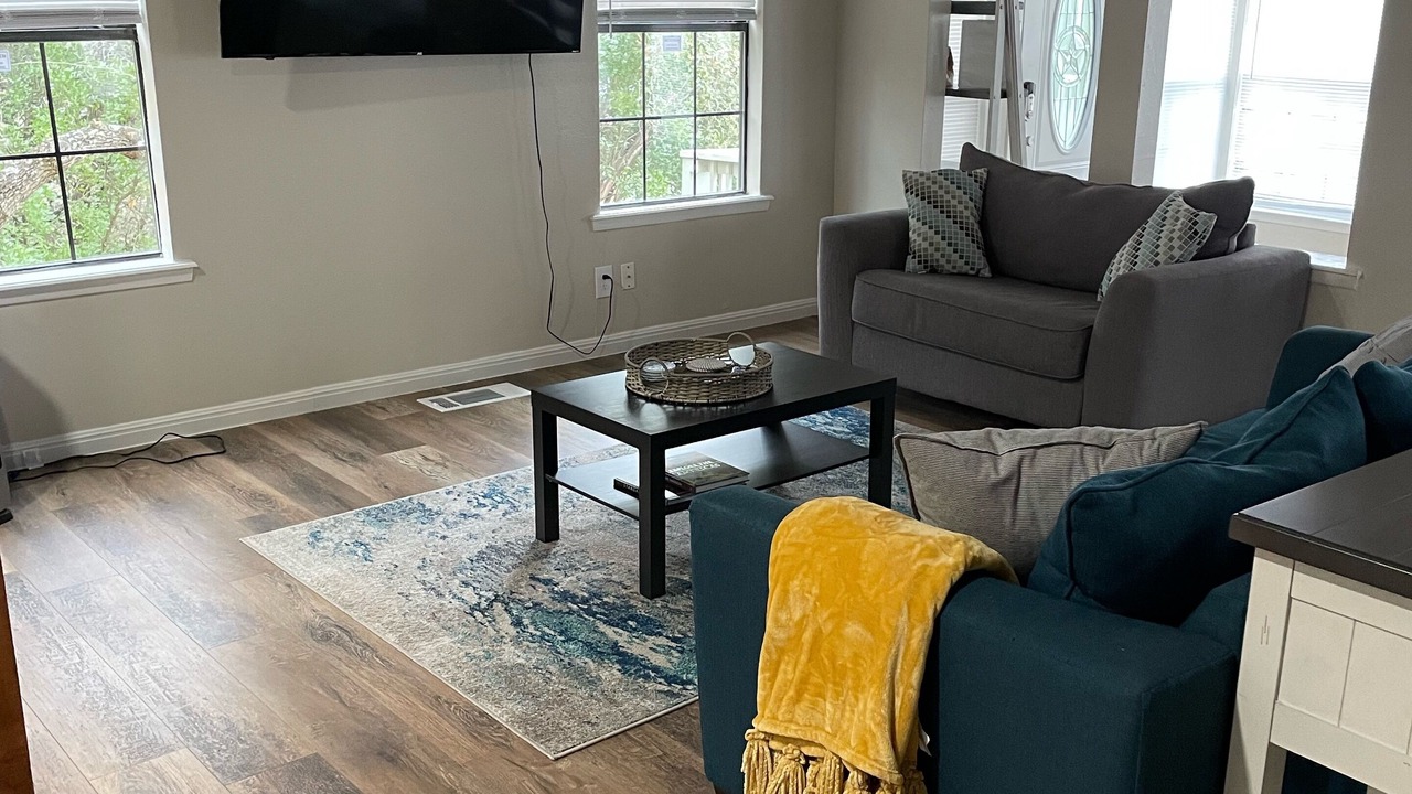 Photo of Livingroom in Lakehills