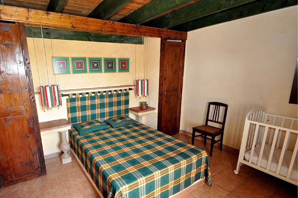 Photo of Bedroom in Castelnau-Montratier-Sainte-Alauzie