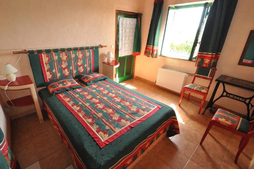 Photo of Bedroom in Castelnau-Montratier-Sainte-Alauzie