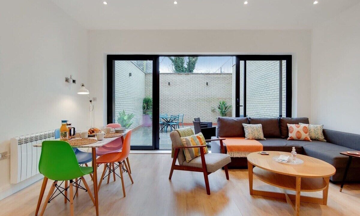 Photo of Others in Ealing Common