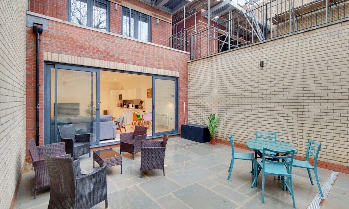 Photo of Patio Balcony in Ealing Common