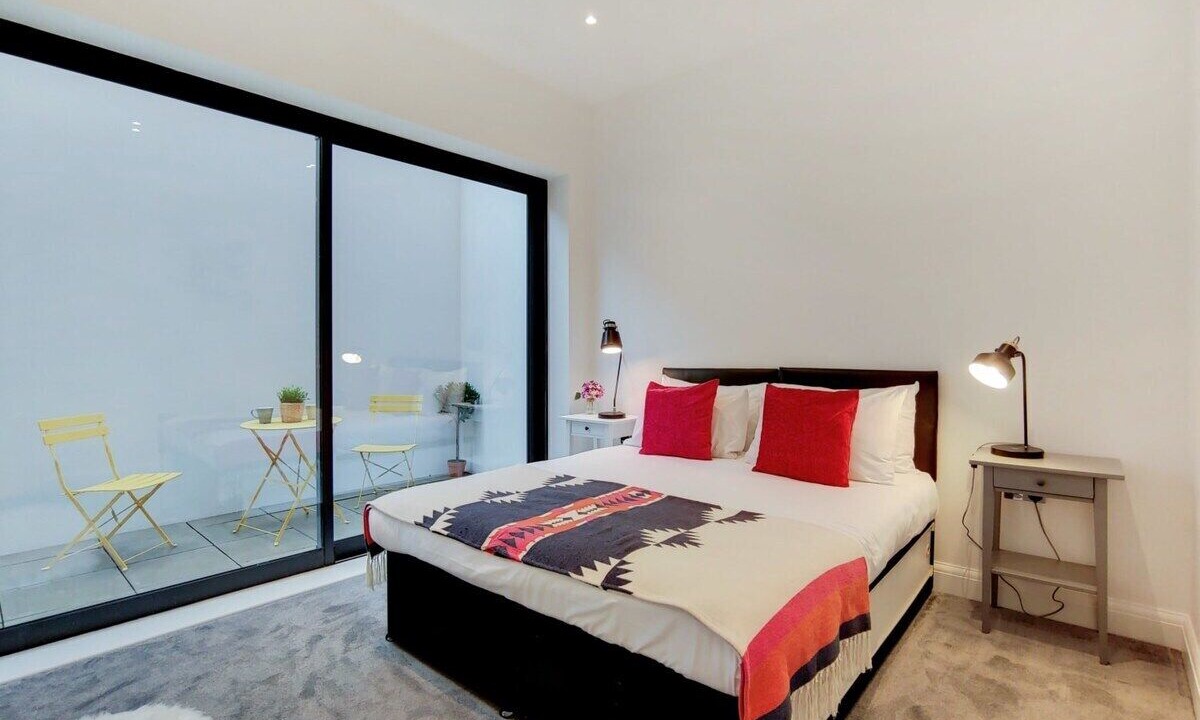 Photo of Bedroom in Ealing Common