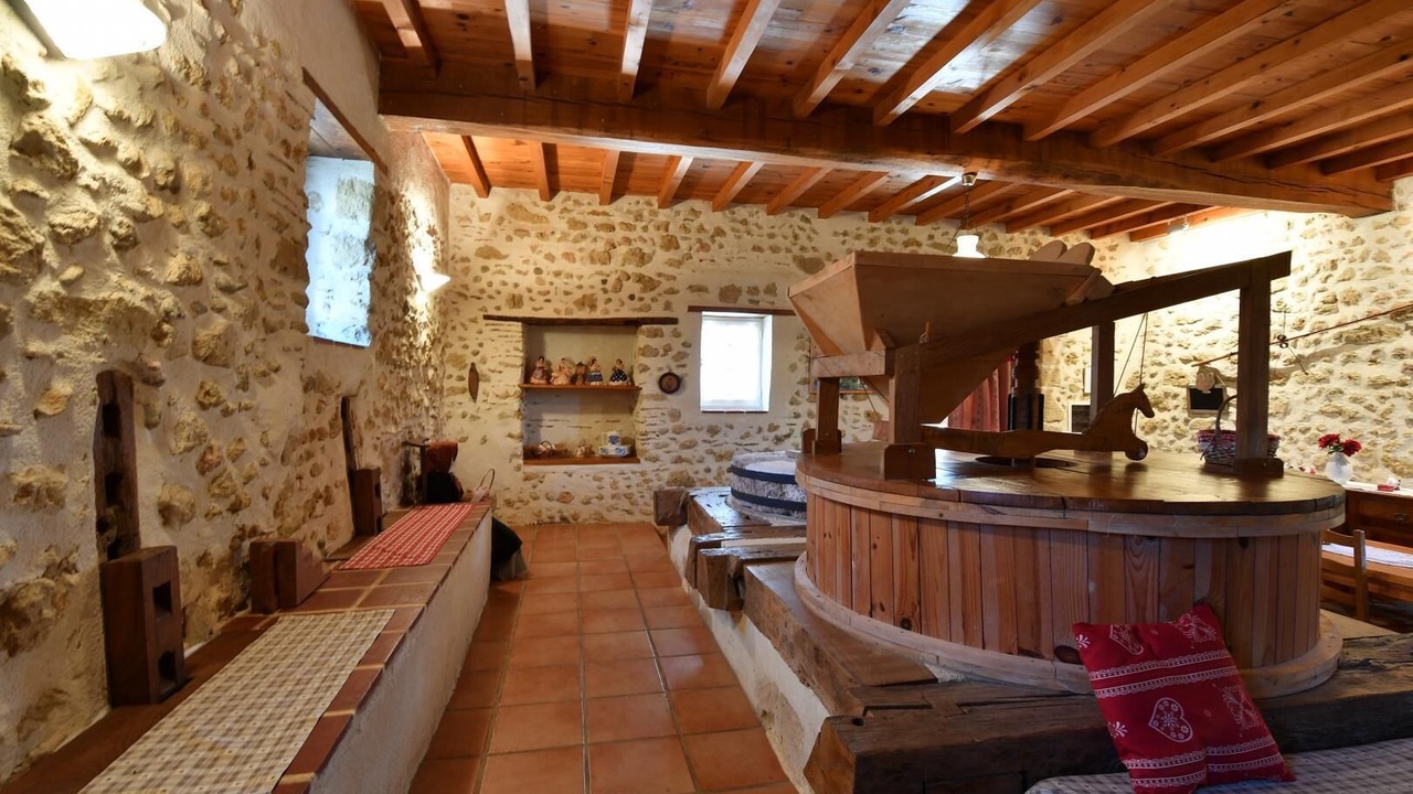 Photo of Others in Aubous