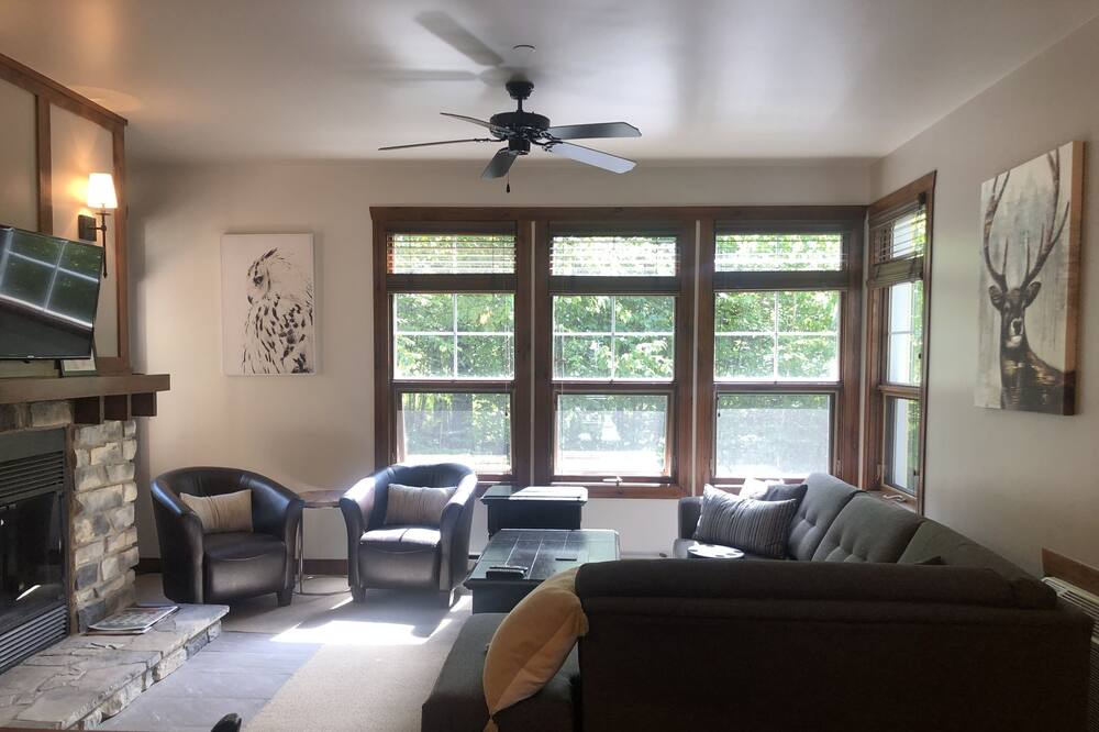 Photo of Livingroom in Tremblant-Les-Eaux