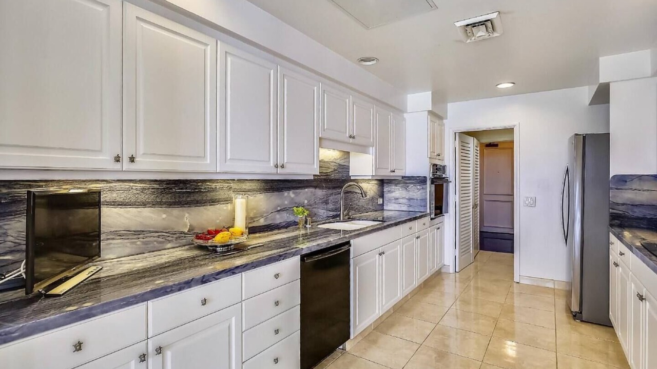 Photo of Kitchen in Kuliouou - Kalani Iki