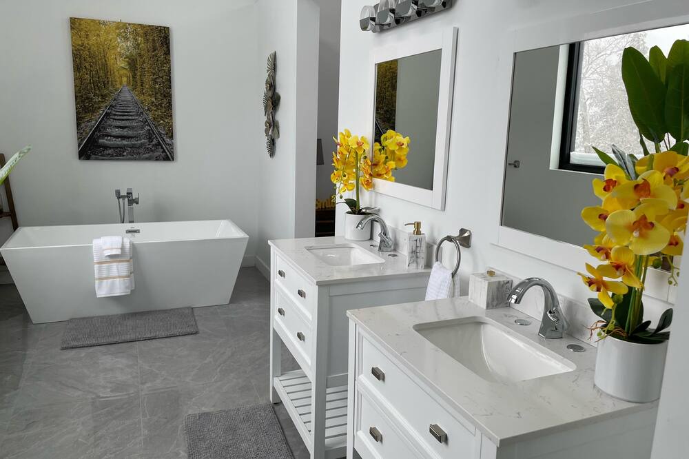 Photo of Bathroom in Val-des-Monts