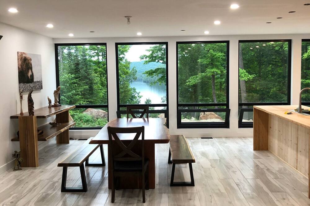 Photo of Livingroom in Val-des-Monts