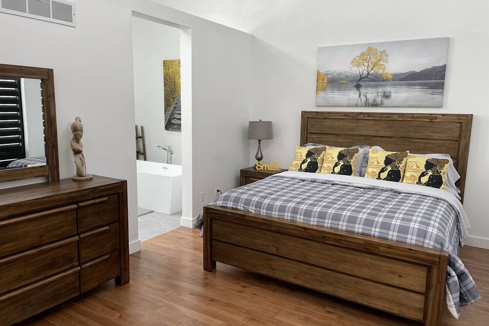 Photo of Bedroom in Val-des-Monts