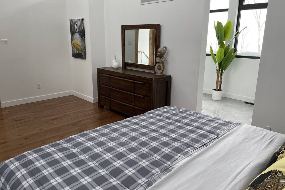 Photo of Bedroom in Val-des-Monts