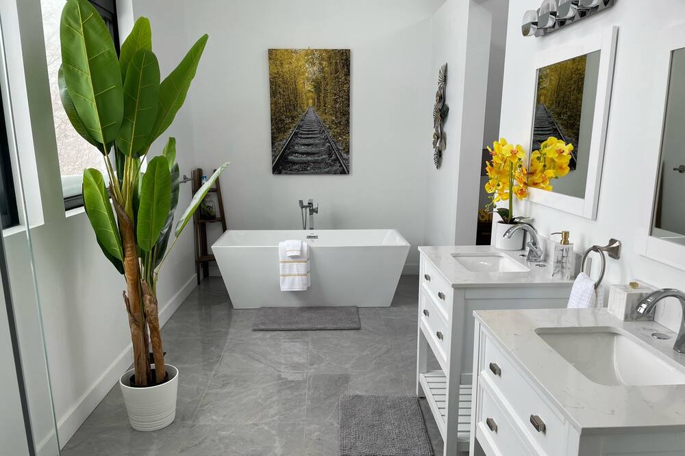 Photo of Bathroom in Val-des-Monts