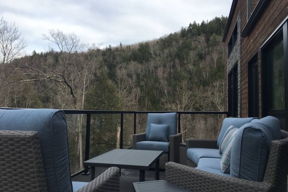 Photo of Patio Balcony in Val-des-Monts