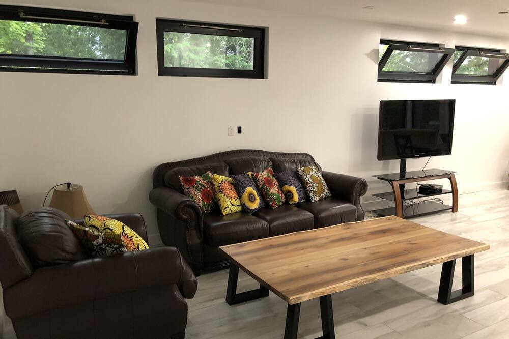 Photo of Livingroom in Val-des-Monts