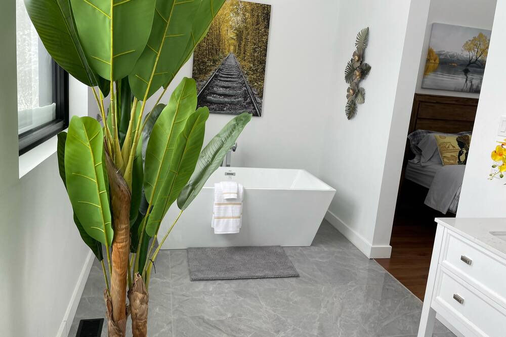 Photo of Bathroom in Val-des-Monts
