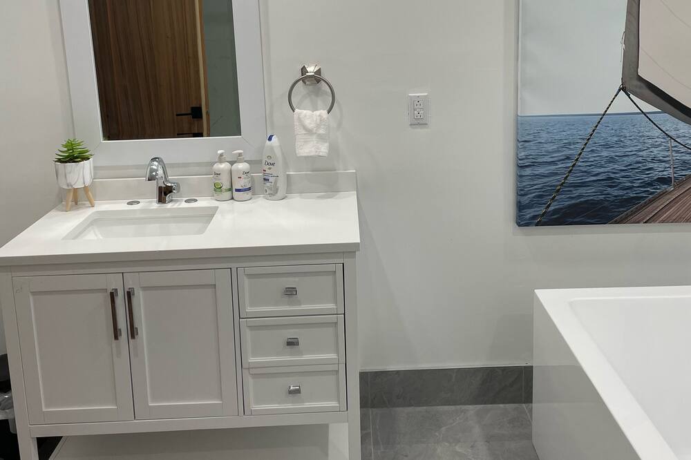 Photo of Bathroom in Val-des-Monts