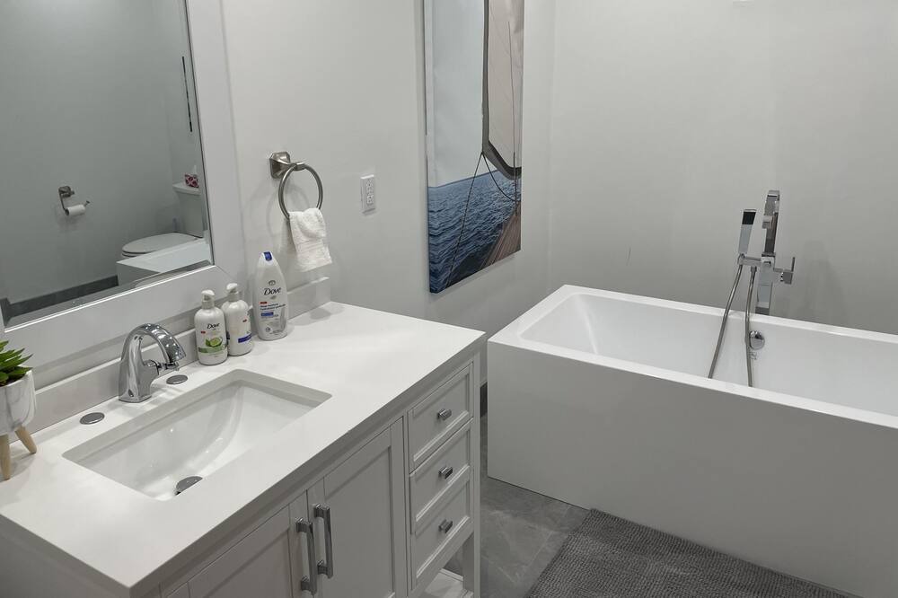 Photo of Bathroom in Val-des-Monts