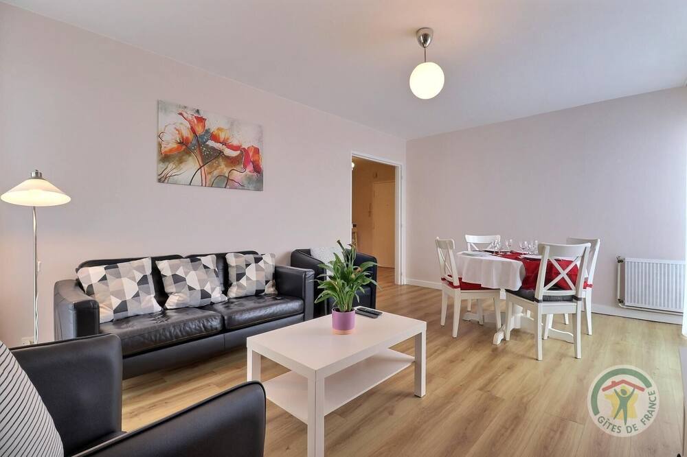 Photo of Livingroom in Colombier - Champ de Mars