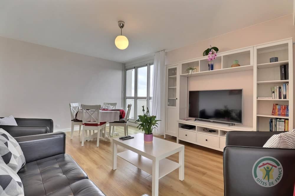 Photo of Livingroom in Colombier - Champ de Mars