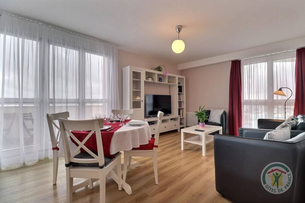 Photo of Livingroom in Colombier - Champ de Mars