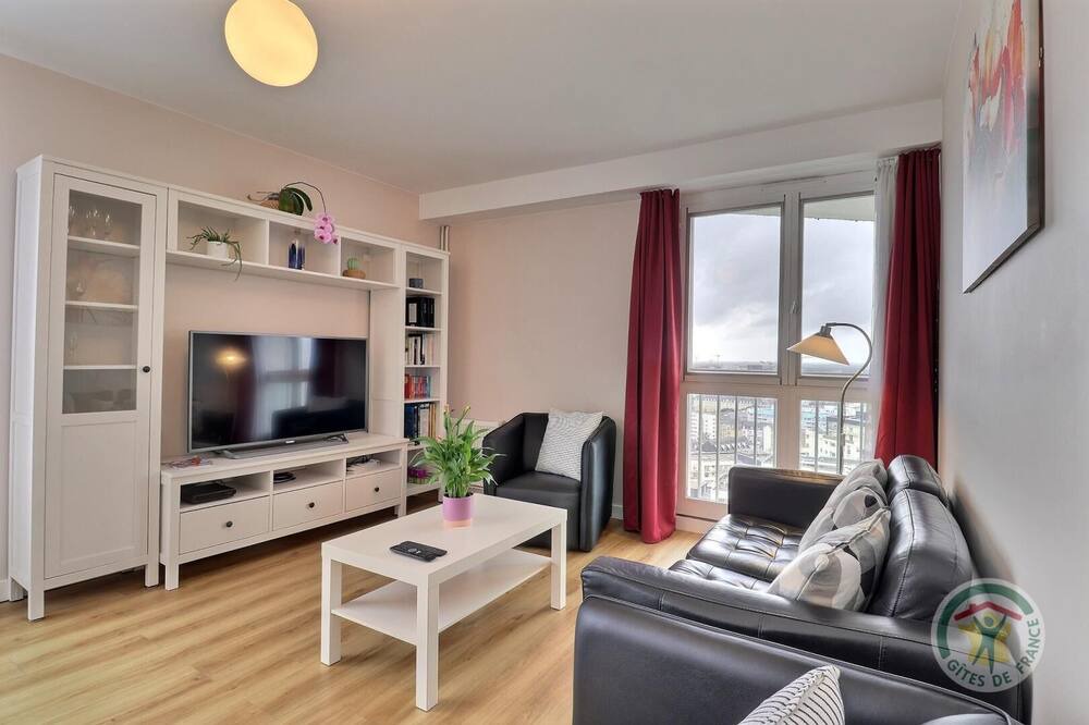 Photo of Livingroom in Colombier - Champ de Mars